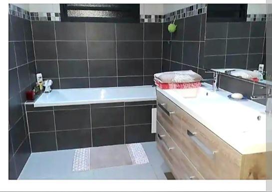 Chambre Privee Dans Maison Le Tampon Εξωτερικό φωτογραφία